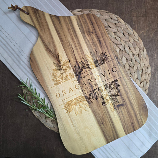 Personalizirana deska iz akacije z ročajem 42,5 x 25 cm