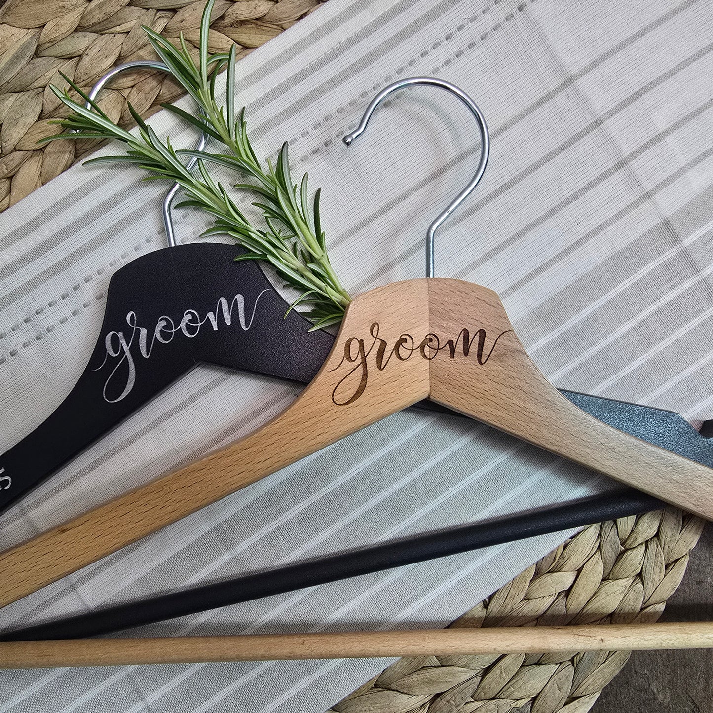 Personaliziran poročni obešalnik