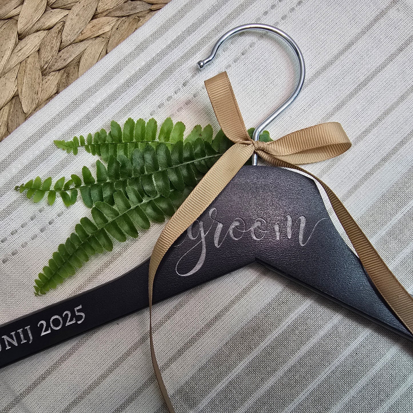 Personaliziran poročni obešalnik