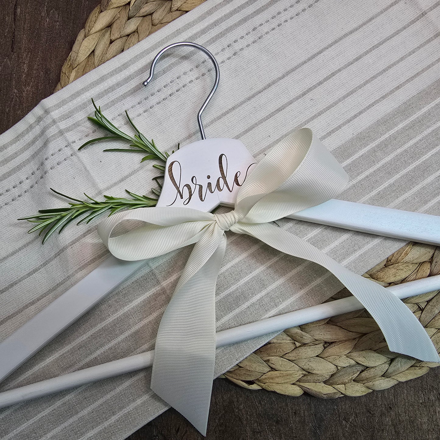 Obešalnik - bride