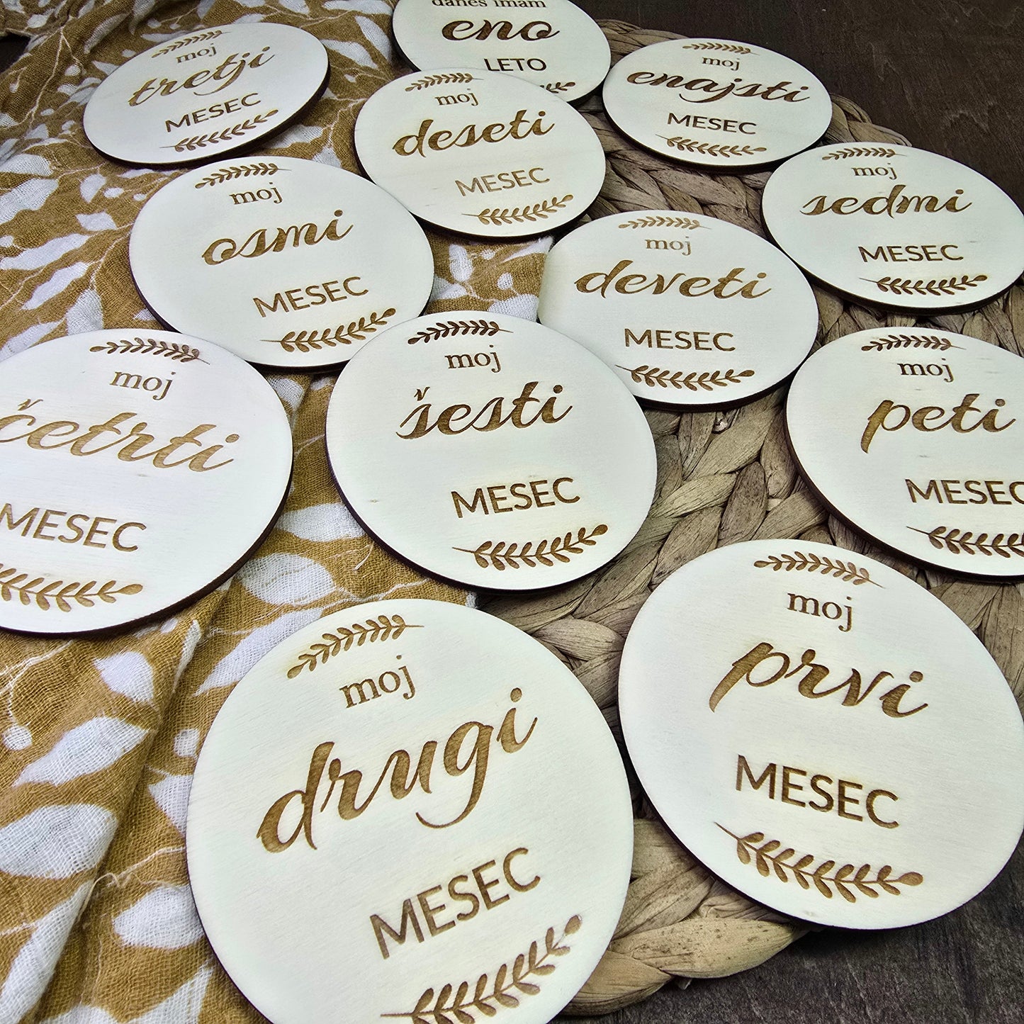 Milestone lesene tablice – "Moj mesec" (12 kosov)