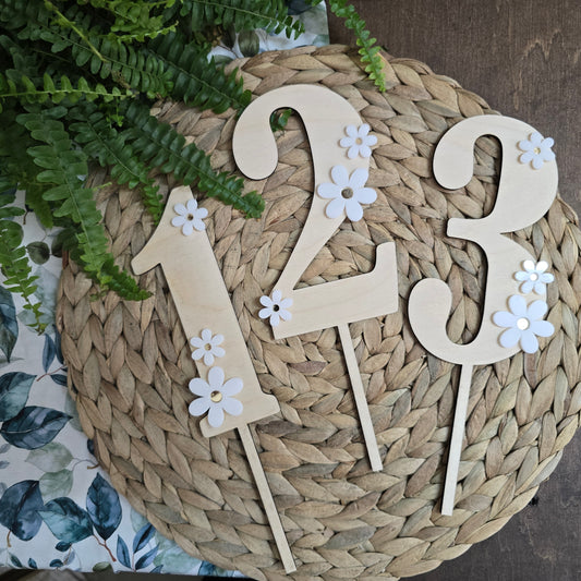 Lesena številka z marjetkami - Cake topper