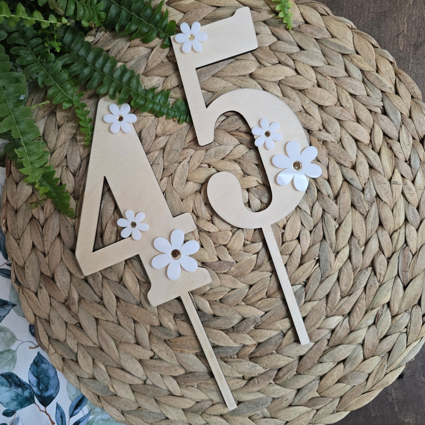 Lesena številka z marjetkami - Cake topper