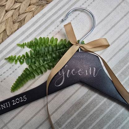 Personaliziran poročni obešalnik