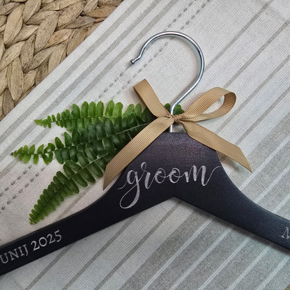 Obešalnik - groom