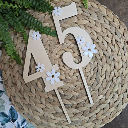 Lesena številka z marjetkami - Cake topper