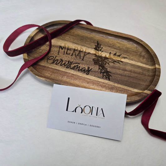 Leseni pladenj z gravuro Merry Christmas